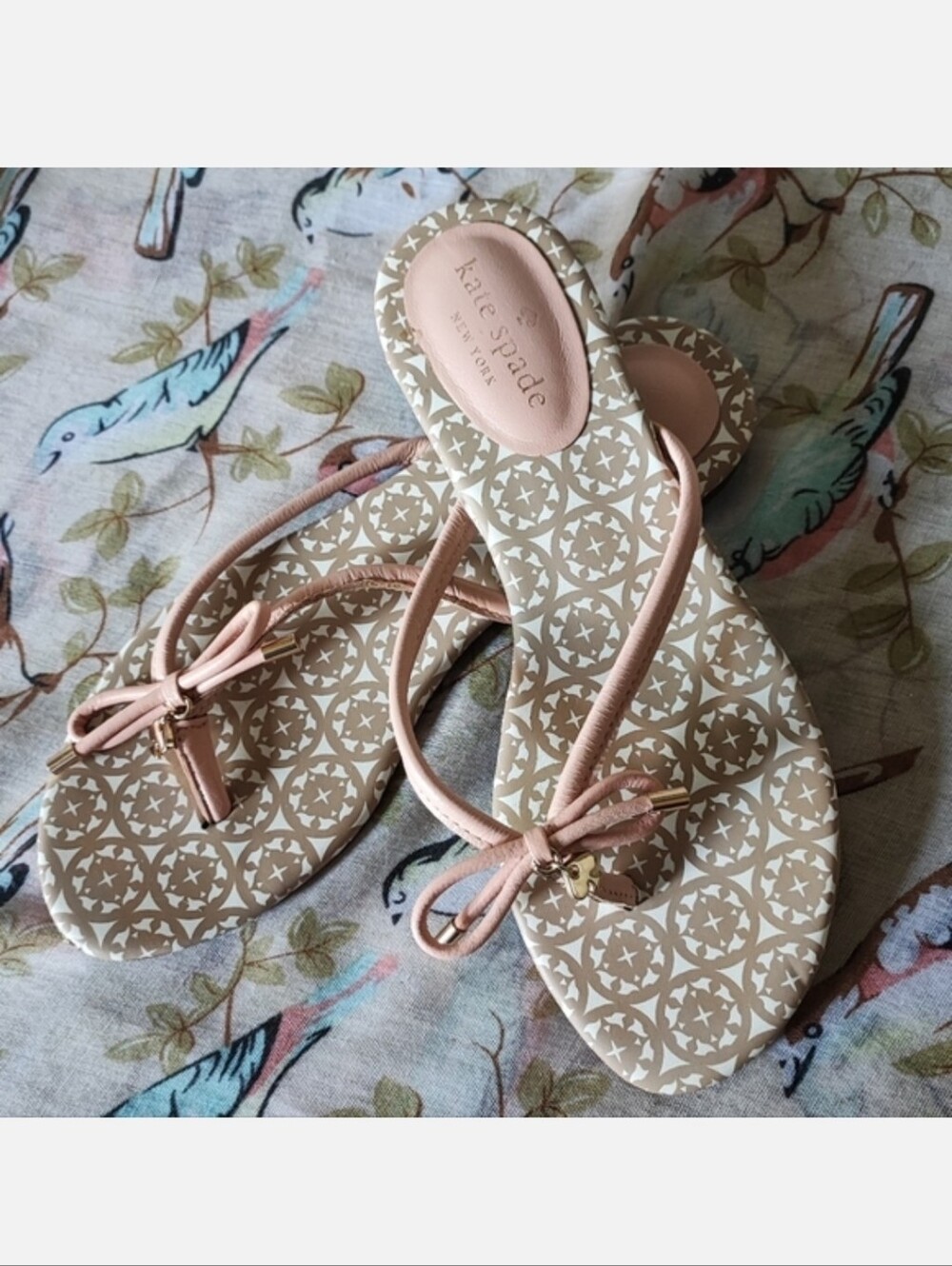Kate Spade Designer Mystic Bow Sandals Flip Flops Thongs EUC Size 6 1/2 Medium